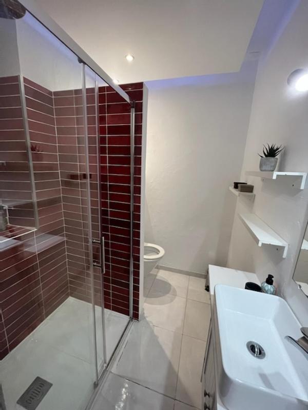 L'Appartement - Chambre Avec Salle De Bains Et Wc Dans Une Galerie D'Art Montbéliard المظهر الخارجي الصورة